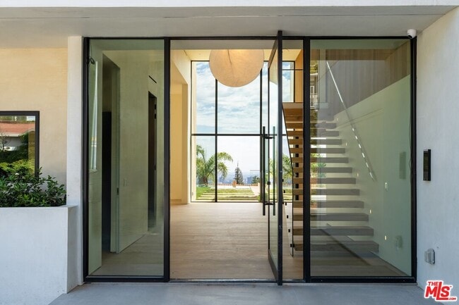 Photo - 2501 Banyan Dr