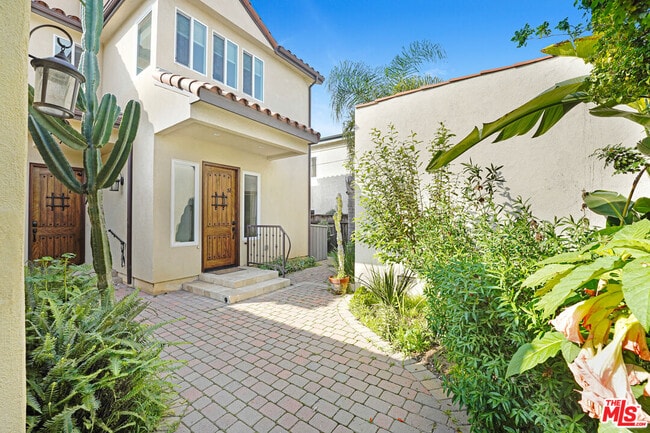 Building Photo - 1834 Euclid St Unit B