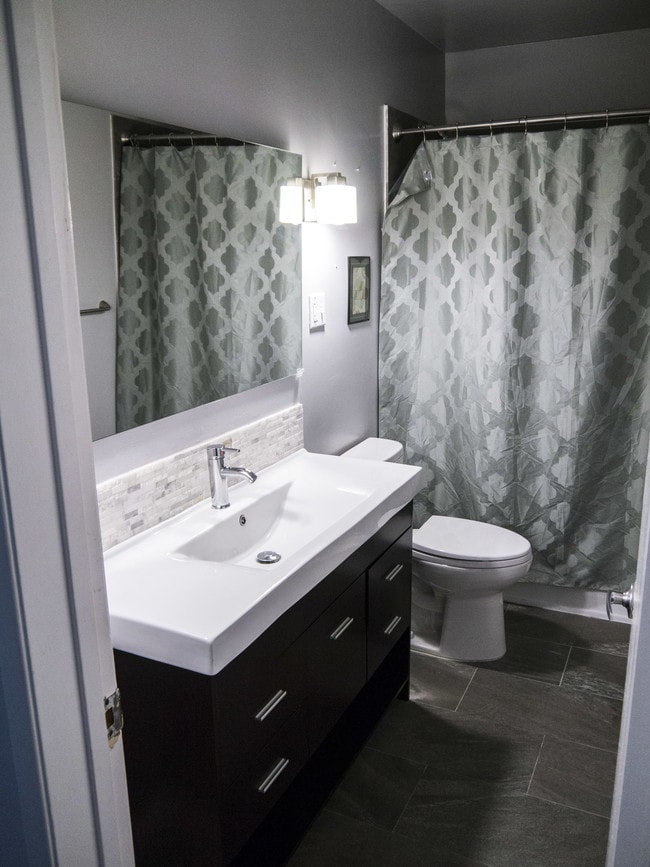 Bathroom - 810 Orange Grove Avenue Unit 5