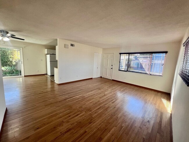 Building Photo - 4BR House in Clairemont with a 2 Car Garage, AC, and W/D Hookups
