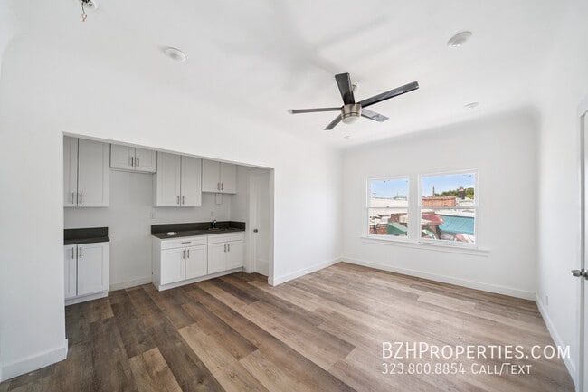 Building Photo - 1318 S Mariposa Ave Unit 205 Rental