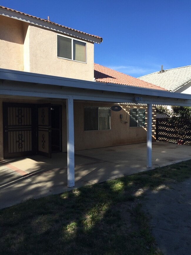 Photo - 5 BEDROOM, 2 STORY,SPACIOUS VICTORVILLE HOME! NEAR MALL!