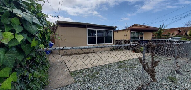 Building Photo - 1432 E 8th St Rental