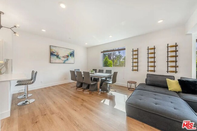 Photo - 4637 Laurel Canyon Blvd