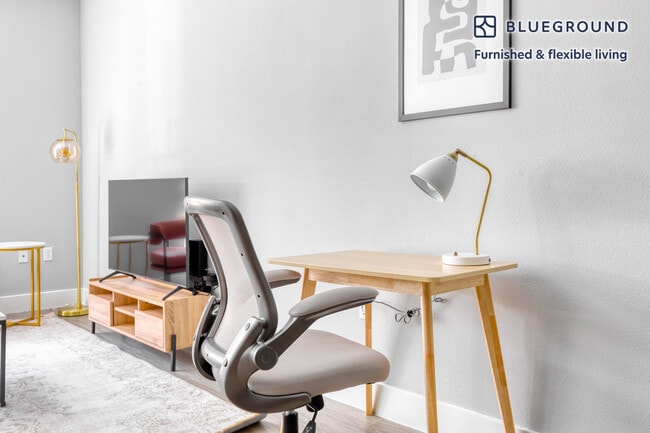 Photo - 230 W 3rd St Unit FL3-ID737