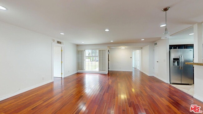 Photo - 17155 Donmetz St