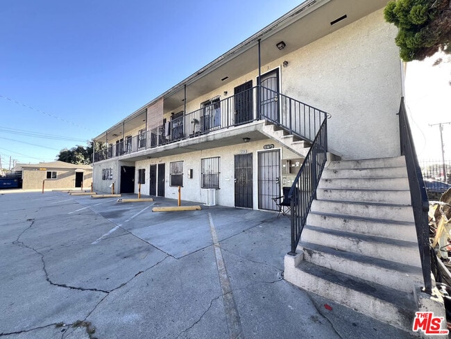 Photo - 1016 W 109th Pl Unit 1