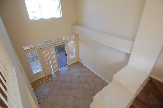 Photo - Light and Bright 2 bedroom 2.5 bath!!