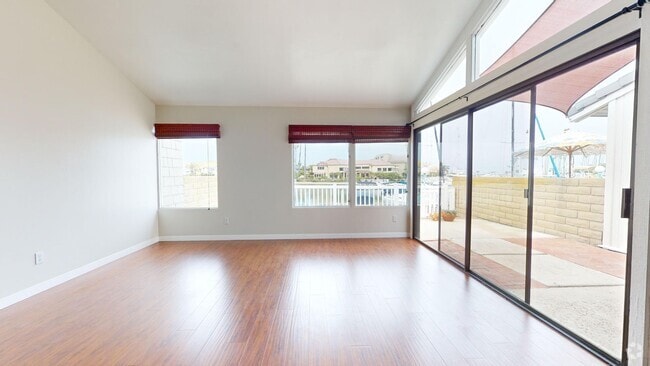 Building Photo - Beautifully Updated Spacious 3 Bed 3 Bath ... Rental