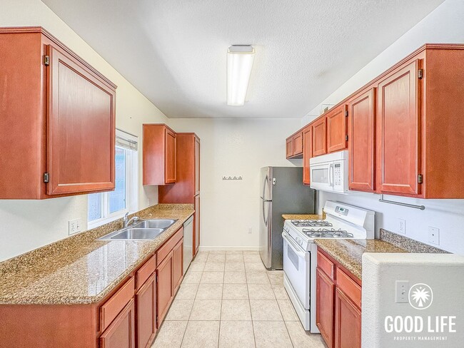 Building Photo - Cozy 2BD/2BA Condo in Grantville with Fireplace, Balcony & W/D Unit 106