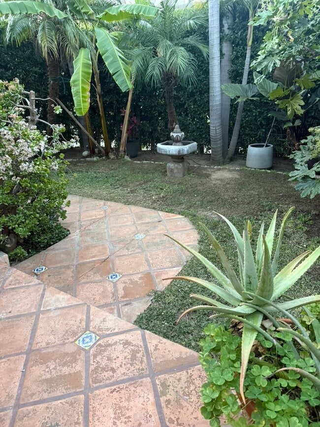 Photo - 8921 Rosewood Ave