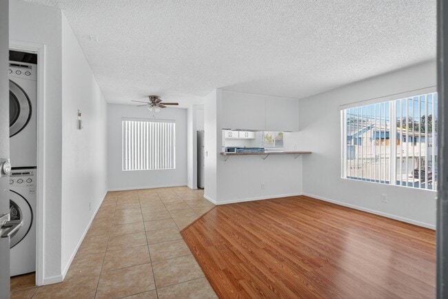 Building Photo - 1066 Coronado Ave Unit 301