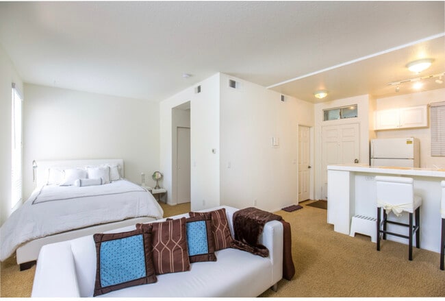 Building Photo - 20341 Bluffside Cir Unit #101