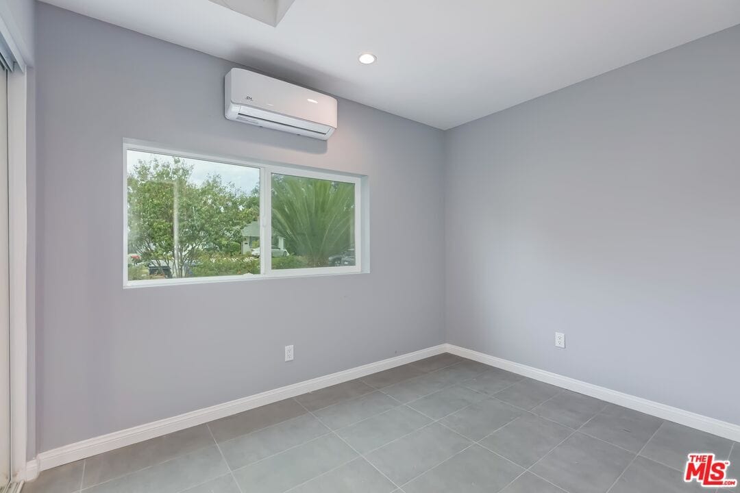 Photo - 16616 Osborne St