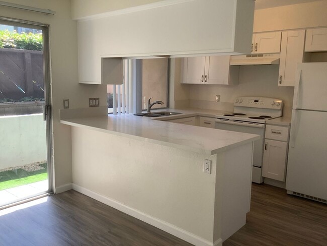 Building Photo - 2 Bedroom 2 Bath Single Story Condo in Mission Valley- Park Villas North Unit A