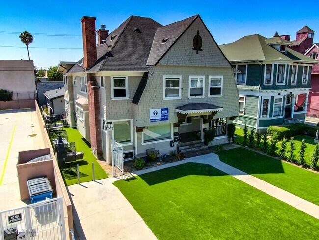 Photo - 2811 Menlo Ave