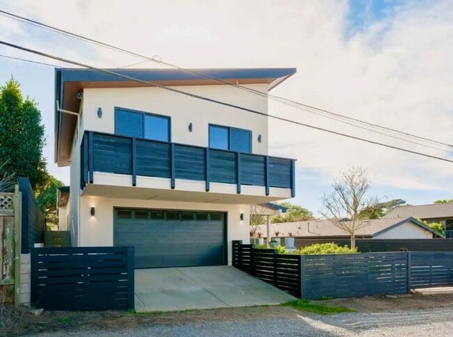 Building Photo - Modern Condo in Point Loma's Wooded Area