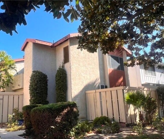 Building Photo - 1332 Engracia Ave