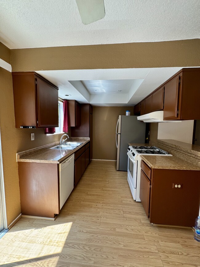 Photo - 1231 W Hillandale Ave