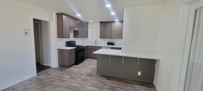 Building Photo - 204 W Duell St Rental