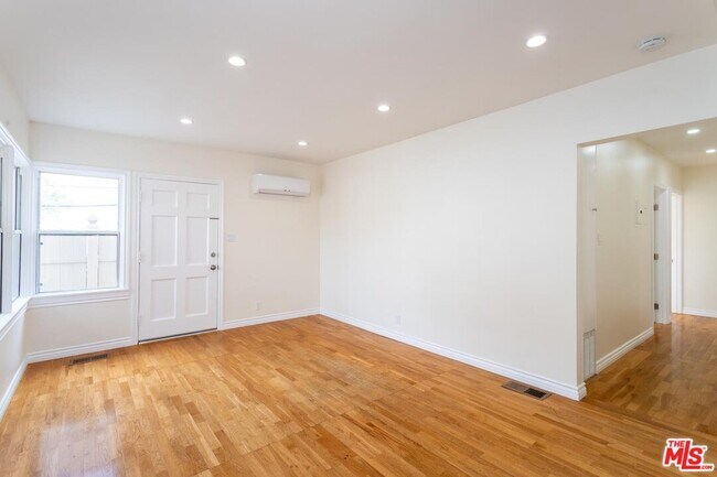 Photo - 200 W Palmer Ave Unit B