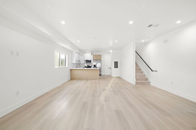 Photo - 5649 Case Ave