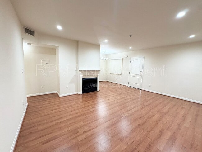 Photo - 843 Hayworth Ave Unit 101