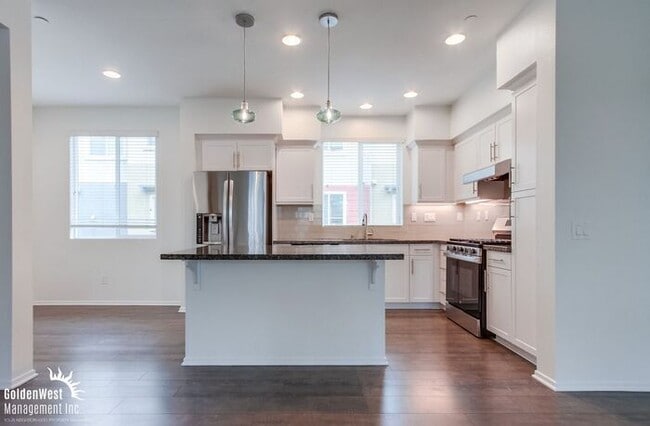 Photo - Stylish 3Bdm 4Ba Townhome in Escondido!