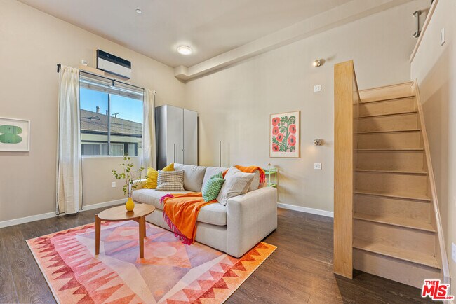 Photo - 630 W 28th St Unit 4