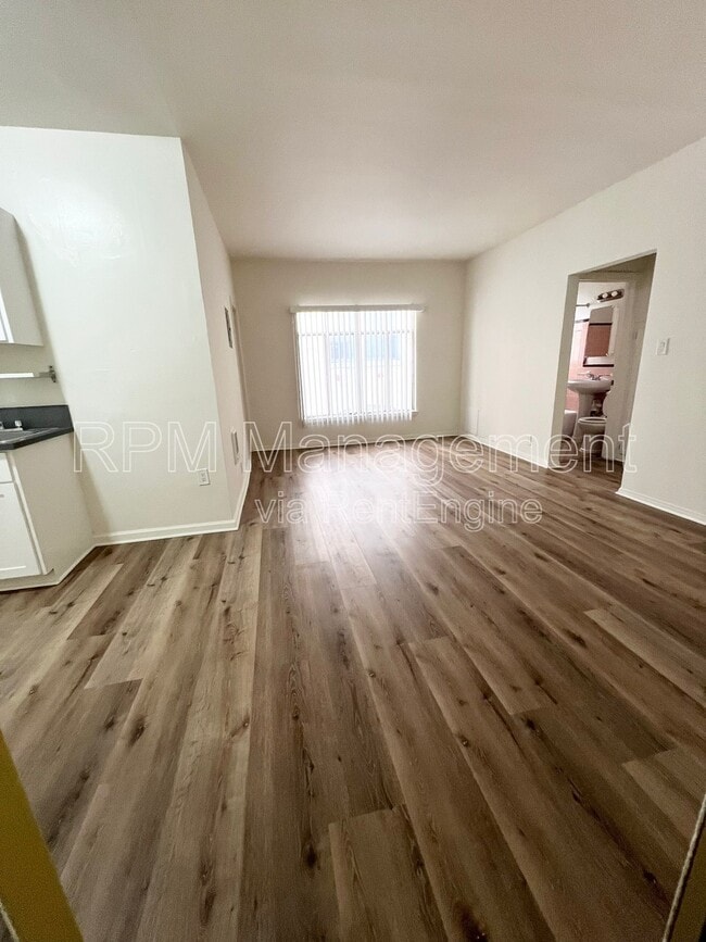 Building Photo - 619 Normandie Ave Unit 15 Rental