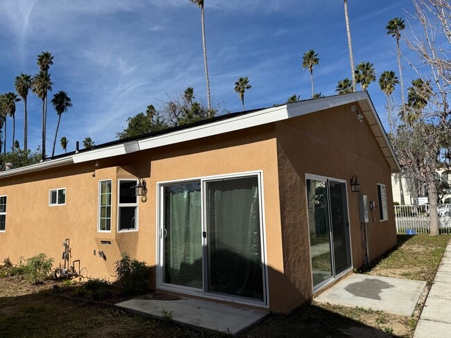 Photo - 20352 Sherman Way