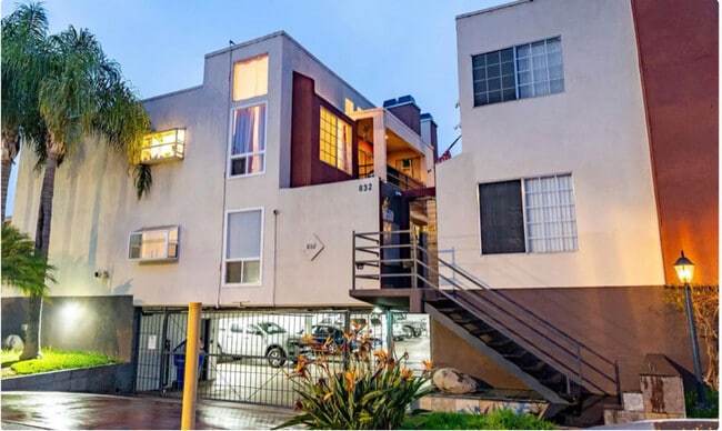 Building Photo - 832 13th St