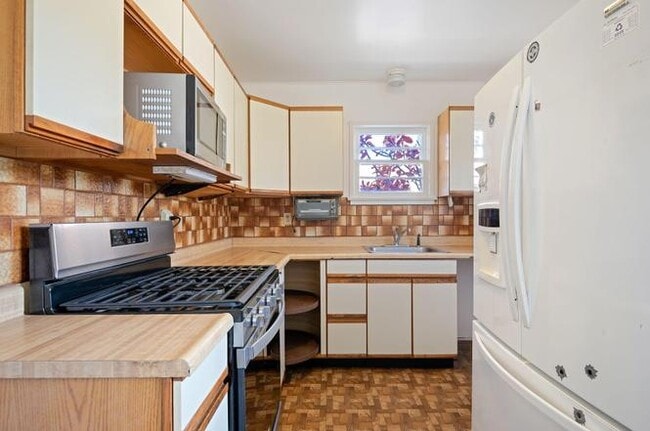 Building Photo - 5730 Gato Ave