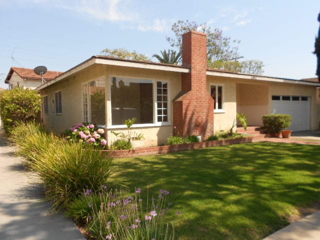 Building Photo - 10842 Oregon Ave