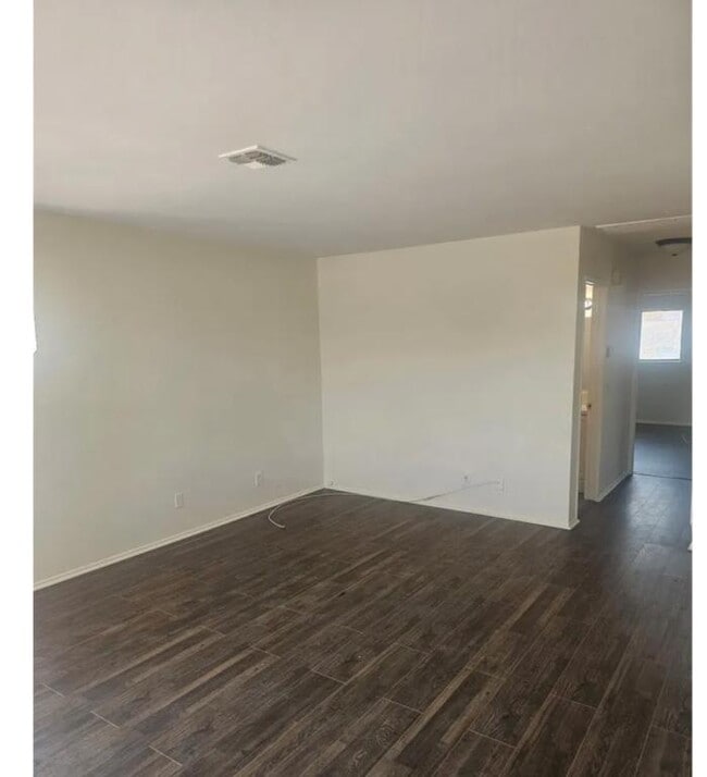 Photo - 45419 10th St W