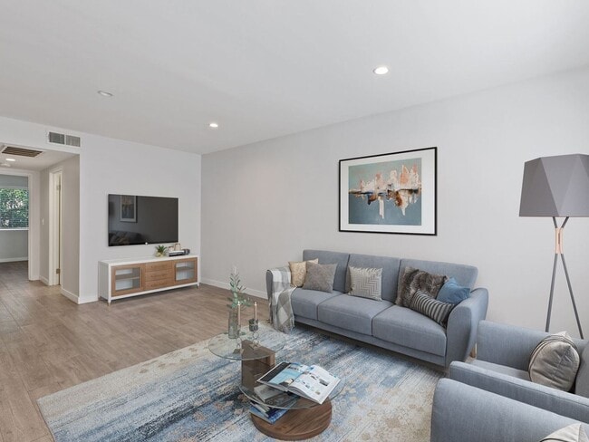 Photo - 810 Crenshaw Blvd