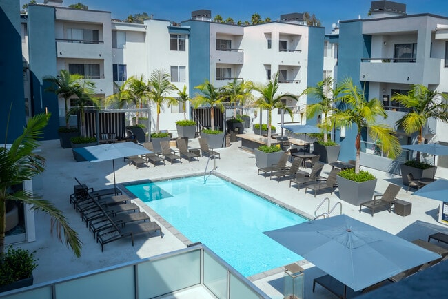 Building Photo - Crescent at West Hollywood Rental