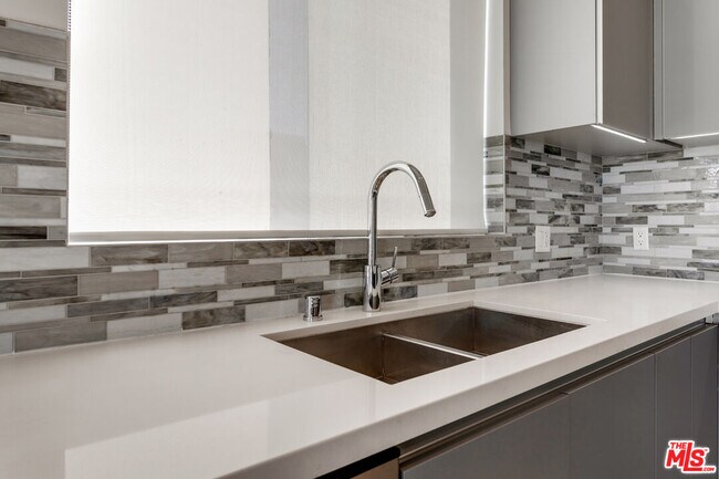 Photo - 1431 Armacost Ave Unit 401