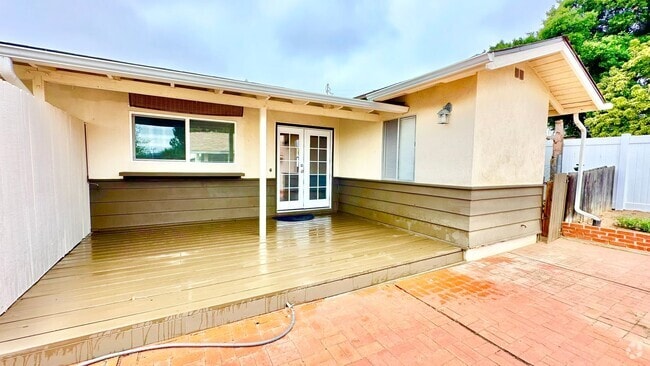 Building Photo - Lovely & Freshly Updated, Remodeled, Paint... Rental