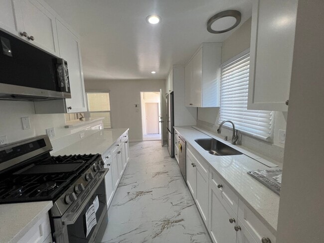 Photo - 302 N Ventura St