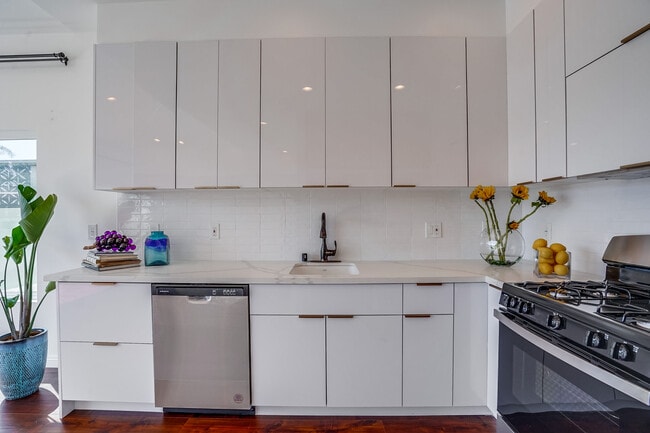 Photo - 9427-9422 S 4th Ave