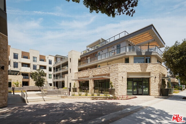 Building Photo - 299 E Thousand Oaks Blvd Unit 406 Rental
