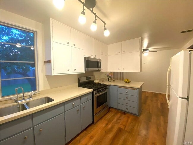 Photo - 17718 Erwin St