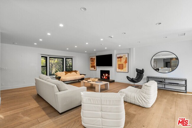 Photo - 343 Veteran Ave