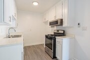 Photo - Reseda Continental Apartments