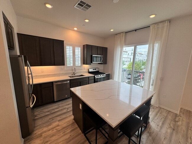 Building Photo - Modern 2 Bedroom, 2.5 Bathroom Condo in Pr...