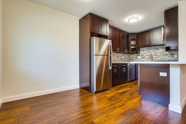 Photo - 633 W Hyde Park Blvd Unit 11