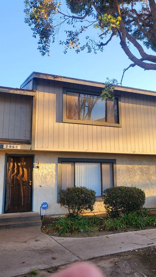 Building Photo - Condo Near Oxnard College