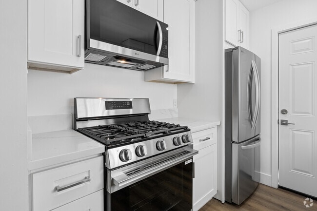 Studio, 1BA - 500SF - Kitchen - 1022 Tait St