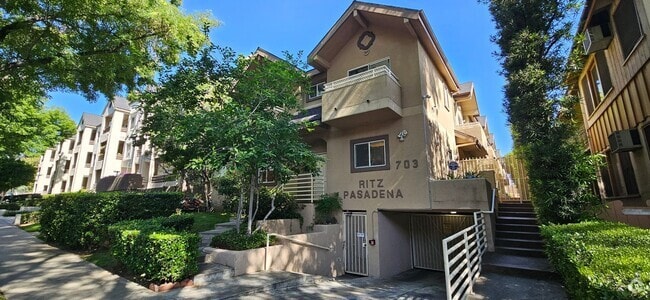 Building Photo - Charming 3-Bedroom Townhome in Prime Pasad...